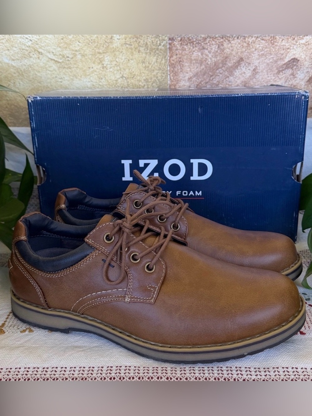 NEW Izod Men’s Cognac Brown/Blue Faux Leather Casual Dress Oxford Shoes, Size 9M